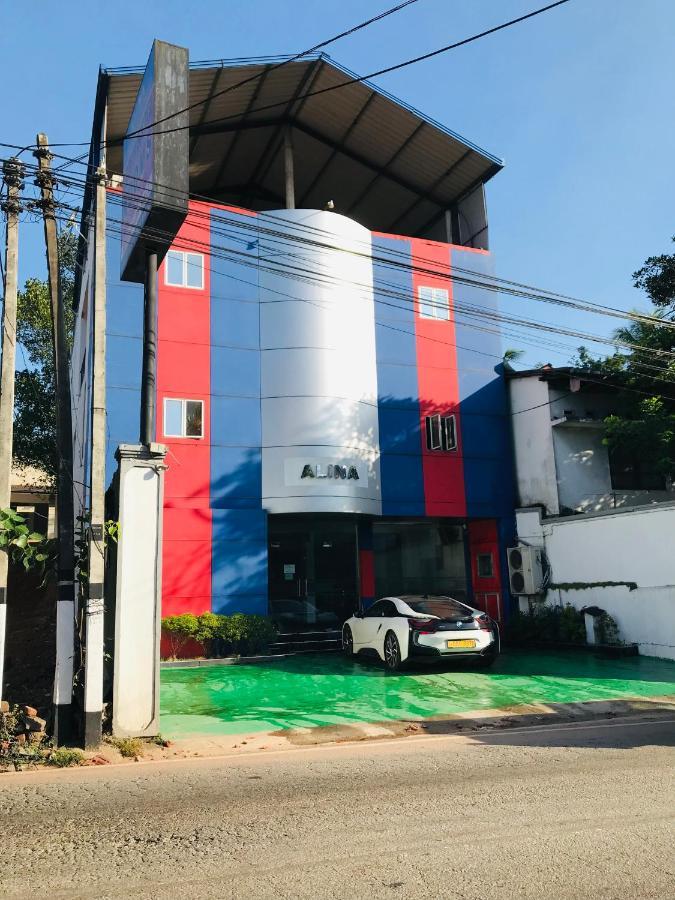 Alina Budget Hotel 卡杜韦勒 外观 照片