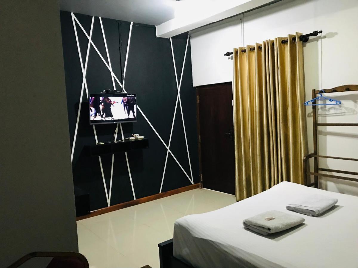 Alina Budget Hotel 卡杜韦勒 外观 照片