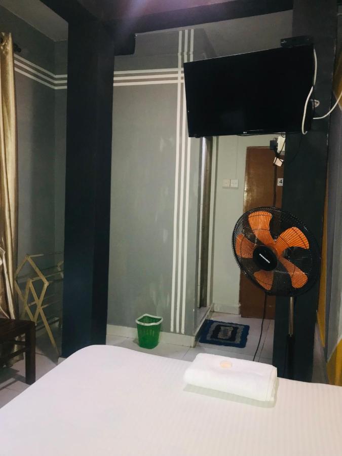 Alina Budget Hotel 卡杜韦勒 外观 照片